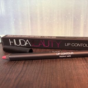 Huda Beauty Lip Contour Pencil in Trophy Wife